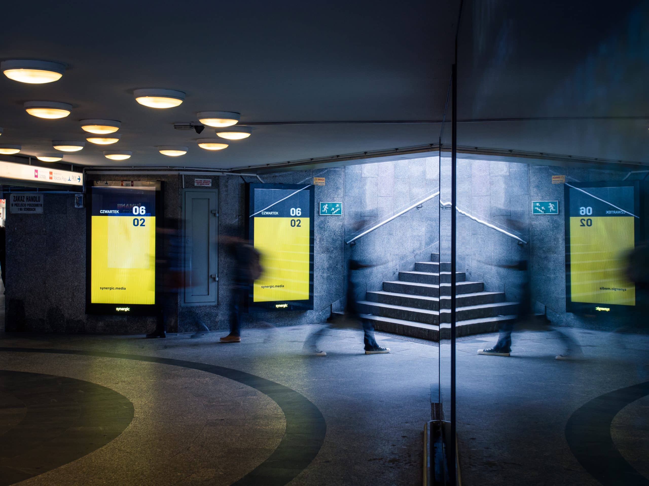 Digital Signage Screens in Public Transport – Applink